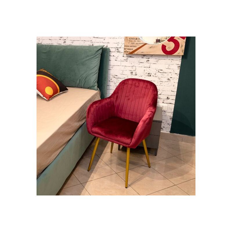 foto del prodotto poltrona imbottita in velluto bordeaux con gambe in ferro oro 1 poltrona