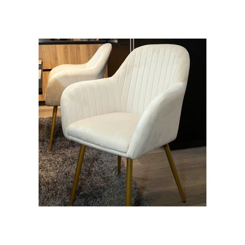 foto del prodotto poltrona imbottita in velluto crema con gambe in ferro oro 1 poltrona