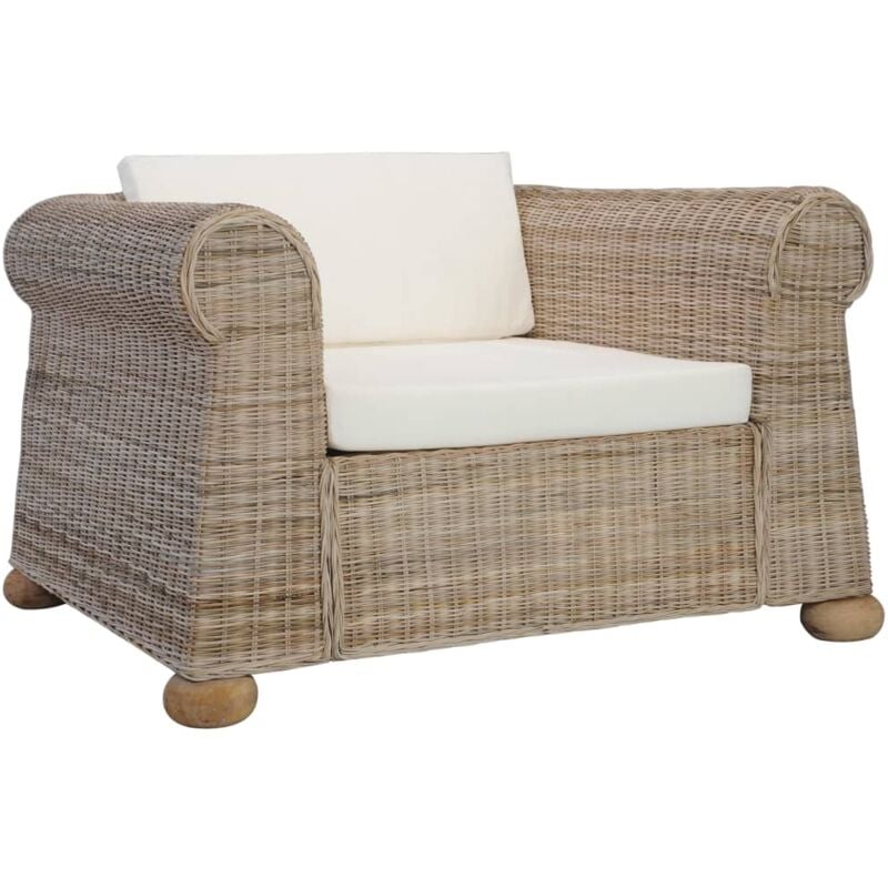 foto del prodotto poltrona in rattan naturale dal design elegante dotato di cuscini color crema