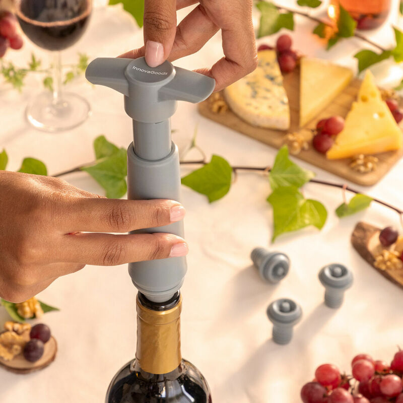 foto del prodotto pompa per sottovuoto e tappi per il vino winuum innovagoods 4 tappi di sughero 