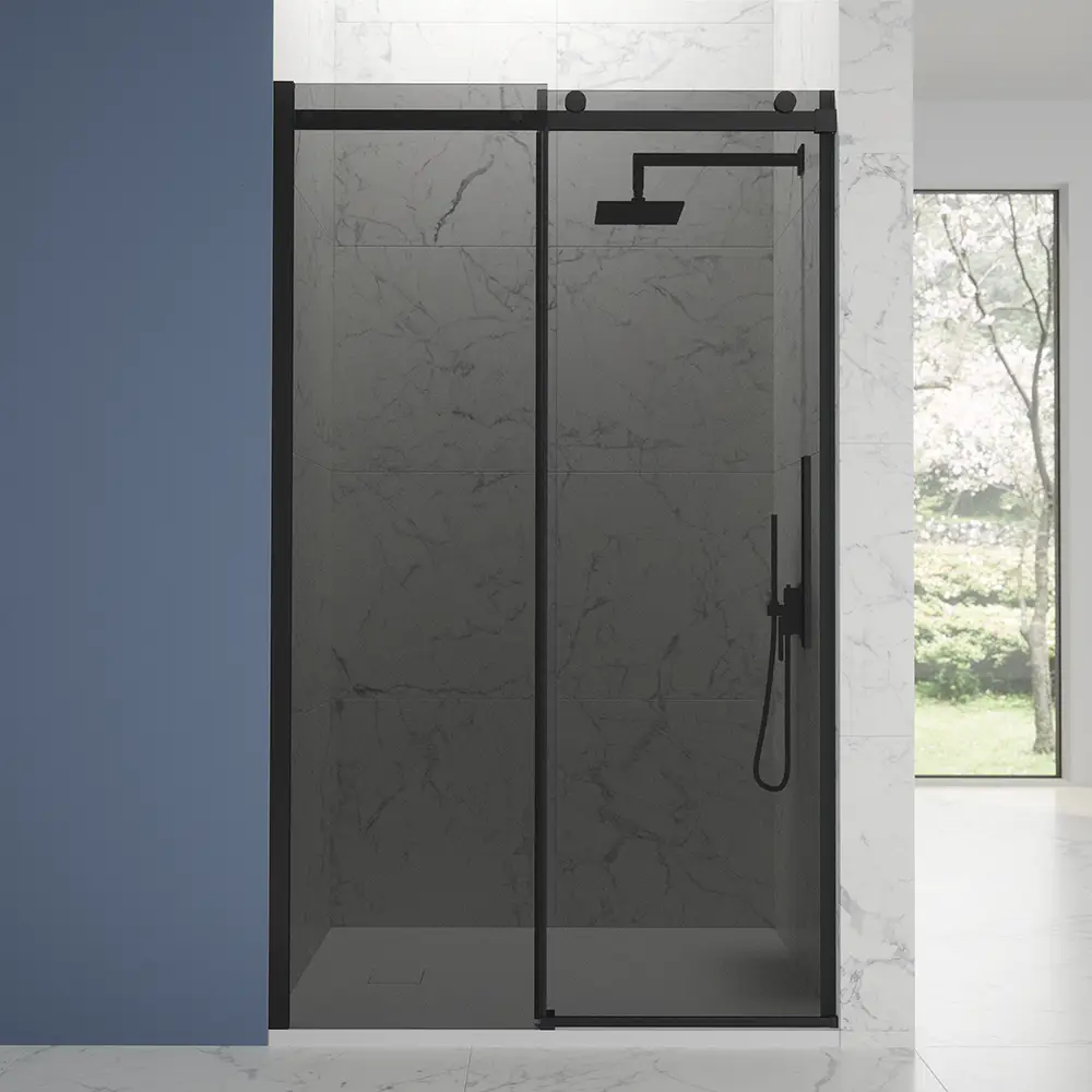 foto del prodotto porta doccia scorrevole per nicchia 100cm profili in alluminio nero opaco vetro 8mm fum h195 con trattamento easy clean reversibile mod. creta