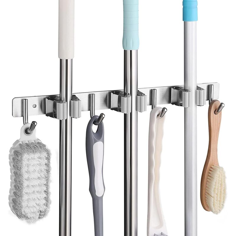 foto del prodotto porta scopa a parete con 3 fessure e 4 ganci per cucina, bagno, garage e giardino