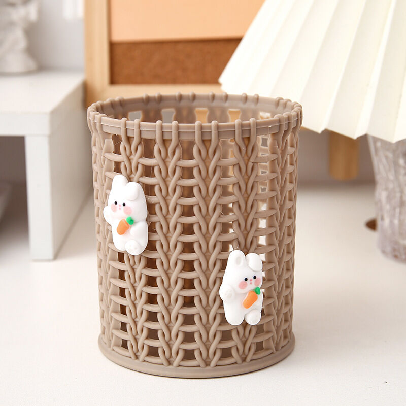 foto del prodotto portapenne in rattan intrecciato kawaii da scrivania, simpatico portapenne kawaii per bambini in et scolare, portabicchieri per penne, organizer per