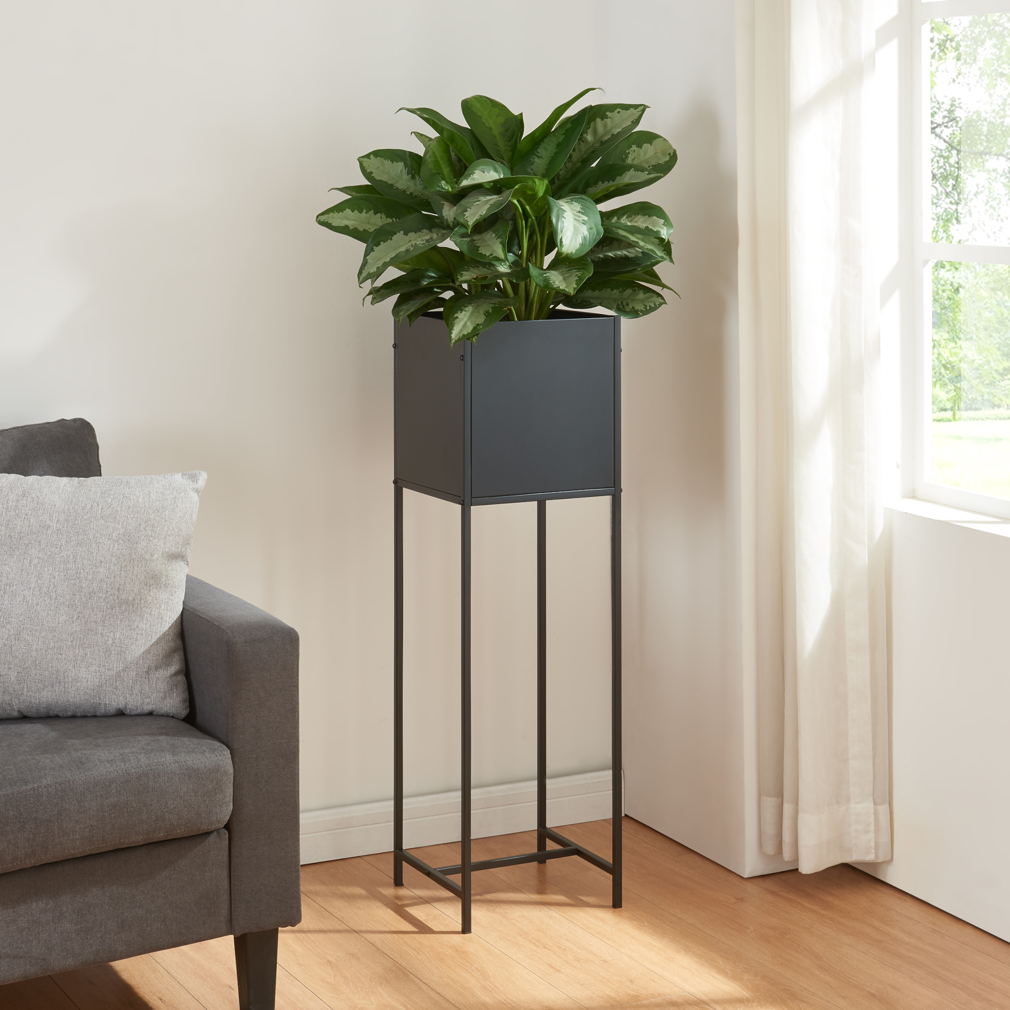 foto del prodotto portavasi porsgrunn contenitore rettangolare metallo nero 100 x 30 x 30 cm en.casa 