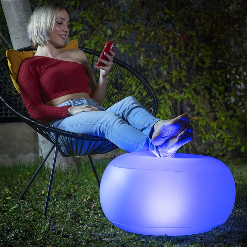 foto del prodotto pouf gonfiabile con led multicolor e telecomando pulight innovagoods