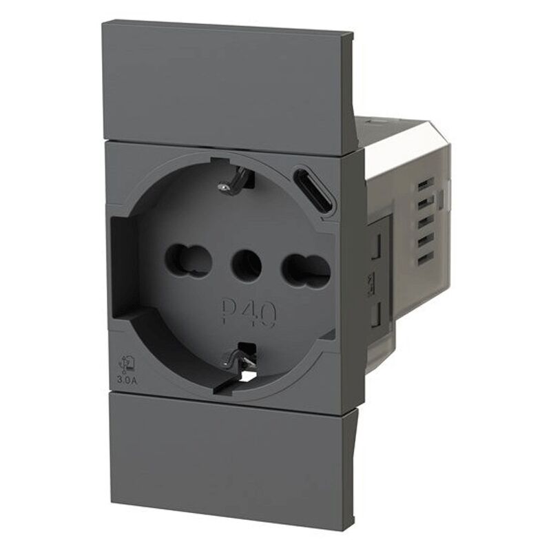 foto del prodotto presa bipasso e schuko 4box p40 con usb 3.0a bticino living now 4b.kg.p40.usb