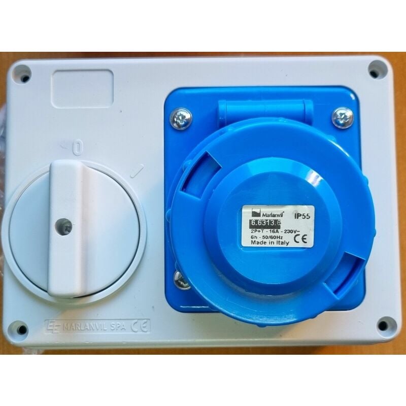 immagine 0 del prodotto presa fissa a parete con fondo interbloccata ip55 16a 2p t 6h marlanvil 663136