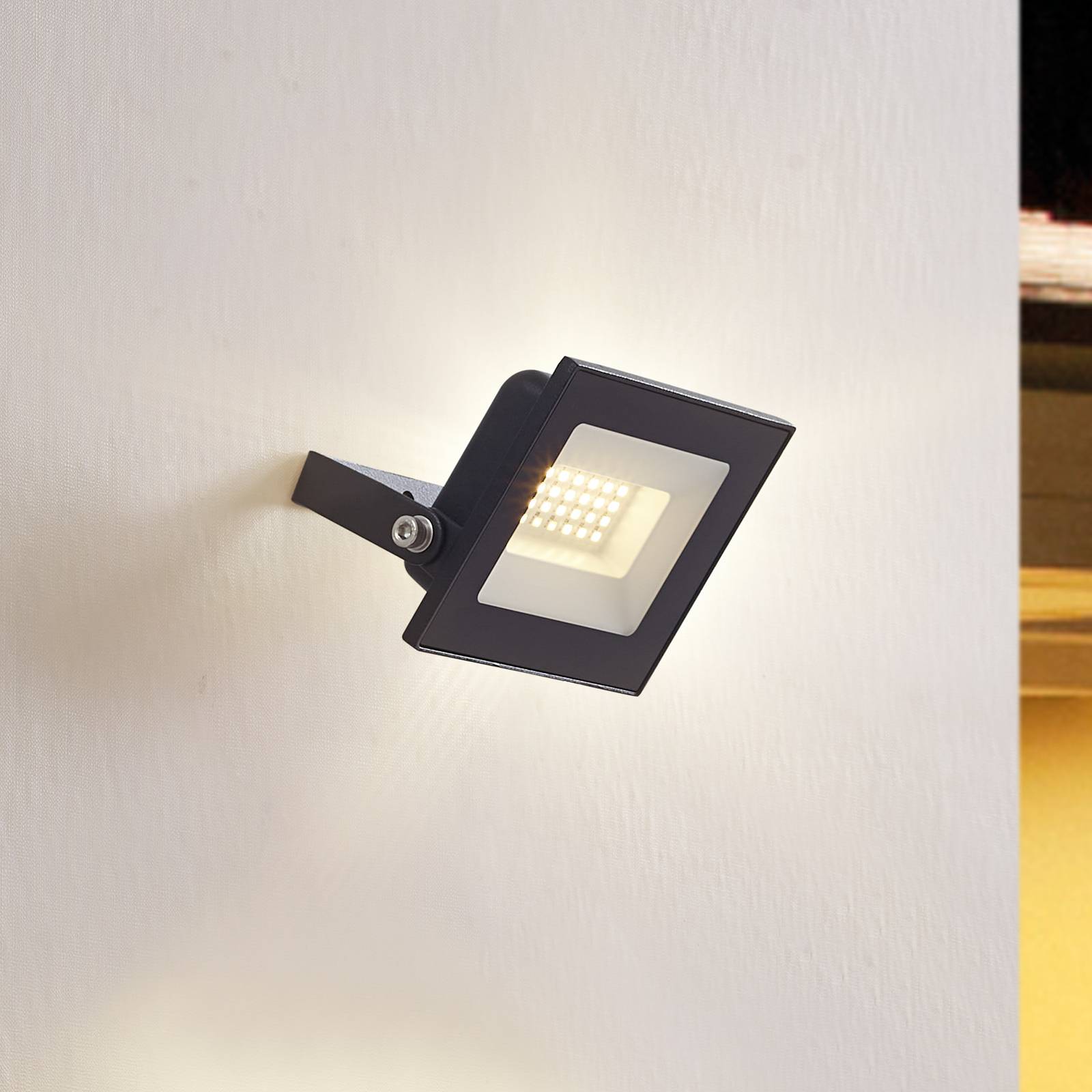 foto del prodotto prios maikel faretto da esterno a led, 20w, 1500lm, metallo