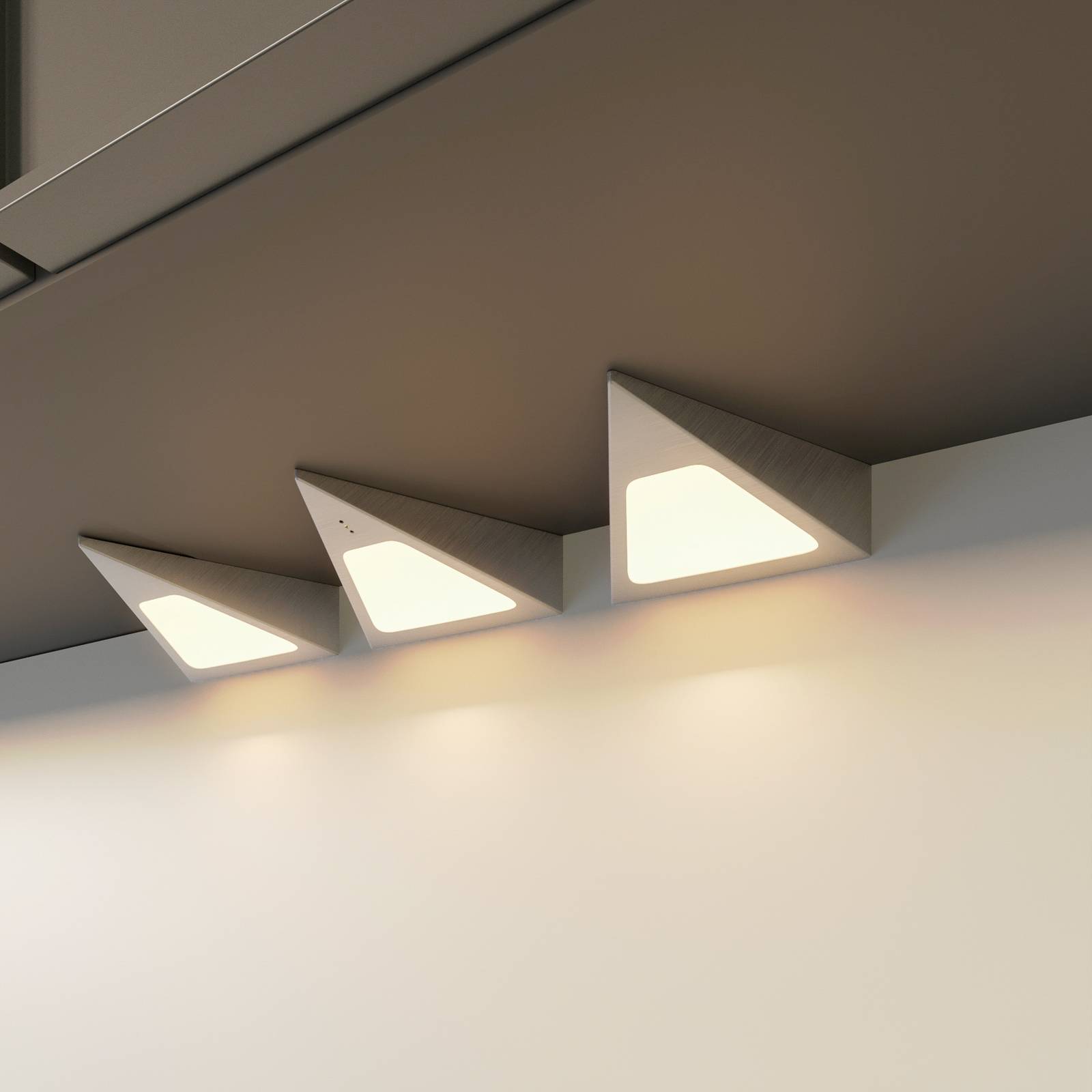 foto del prodotto prios odia lampada led per mobili, acciaio inox, a 3 luci.