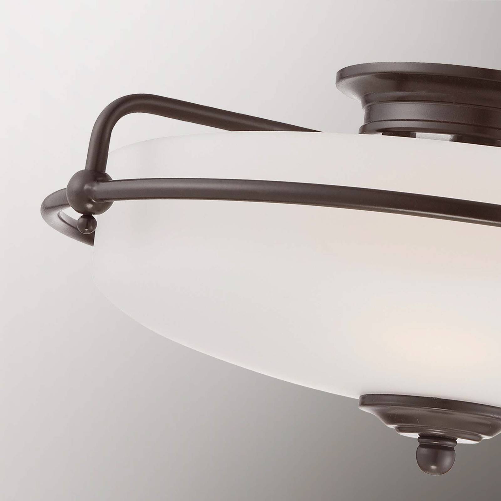 foto del prodotto quoizel plafoniera griffin f, 42 cm, diffusore in vetro opalino, bronzo