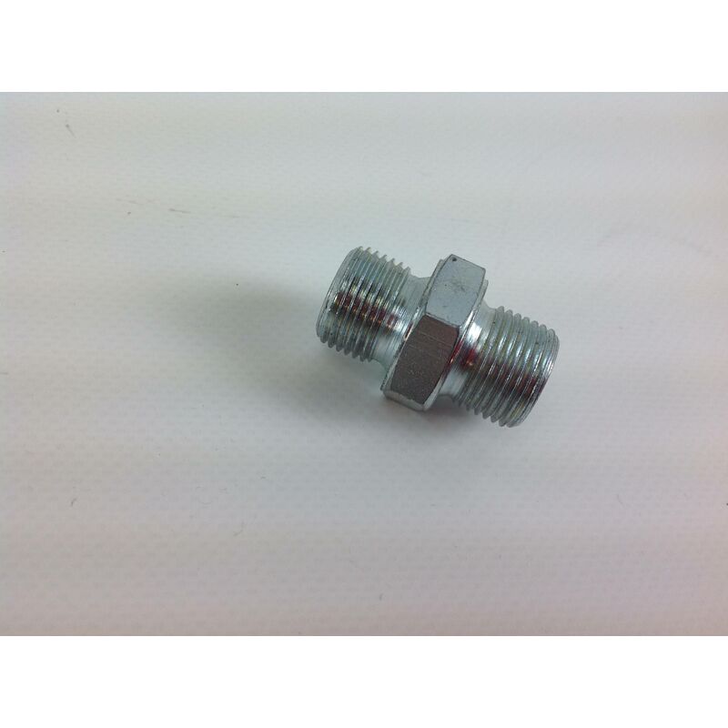 foto del prodotto raccordo con foro calibrato foro 1,5 mm entrata 3 8 m