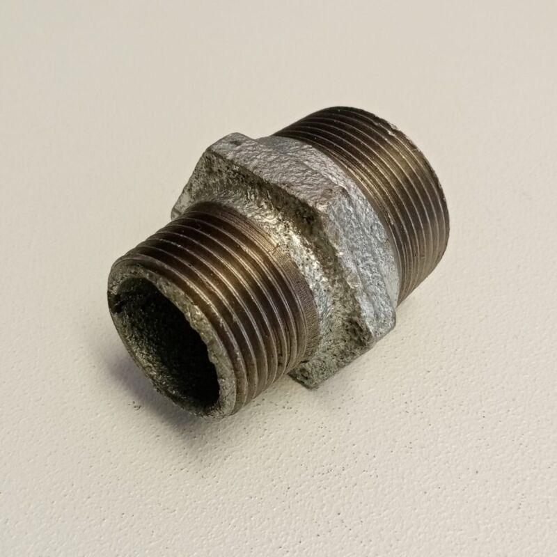 foto del prodotto raccordo mm 1 1 2 x 1 niples nipplo doppia vite ridotta di ghisa zincata malleabile