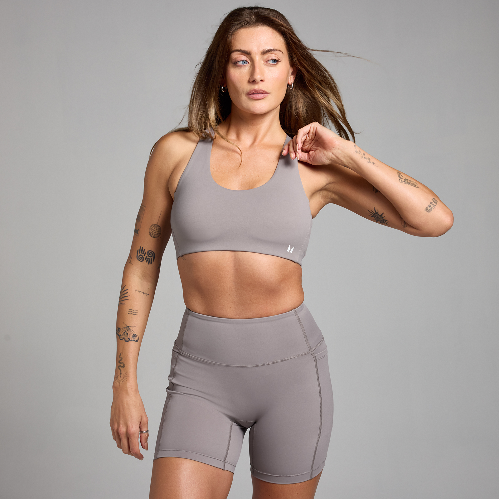 foto del prodotto reggiseno regolabile con dorso incrociato mp active grigio freddo xs