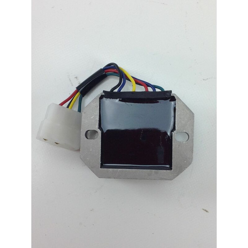 foto del prodotto regolatore di tensione kubota motore modello 1822 d 1882d 718d 721d 721g 003497