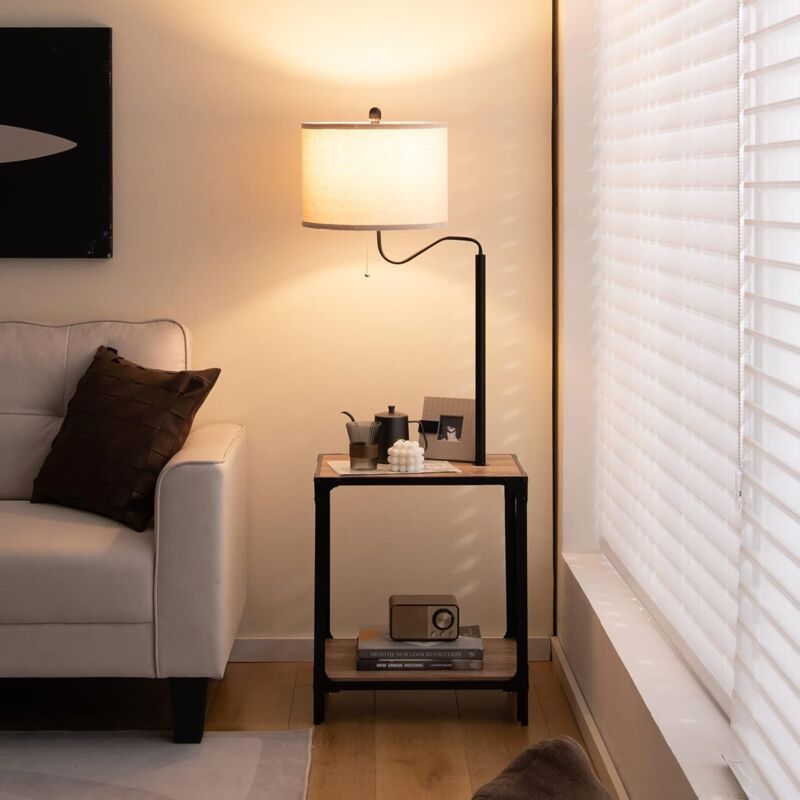 foto del prodotto relax4life lampada da terra con base di tavolino, tavolino portaoggetti a 2 ripiani, ricarica cellulare con porta usb, lampada moderna multiuso con
