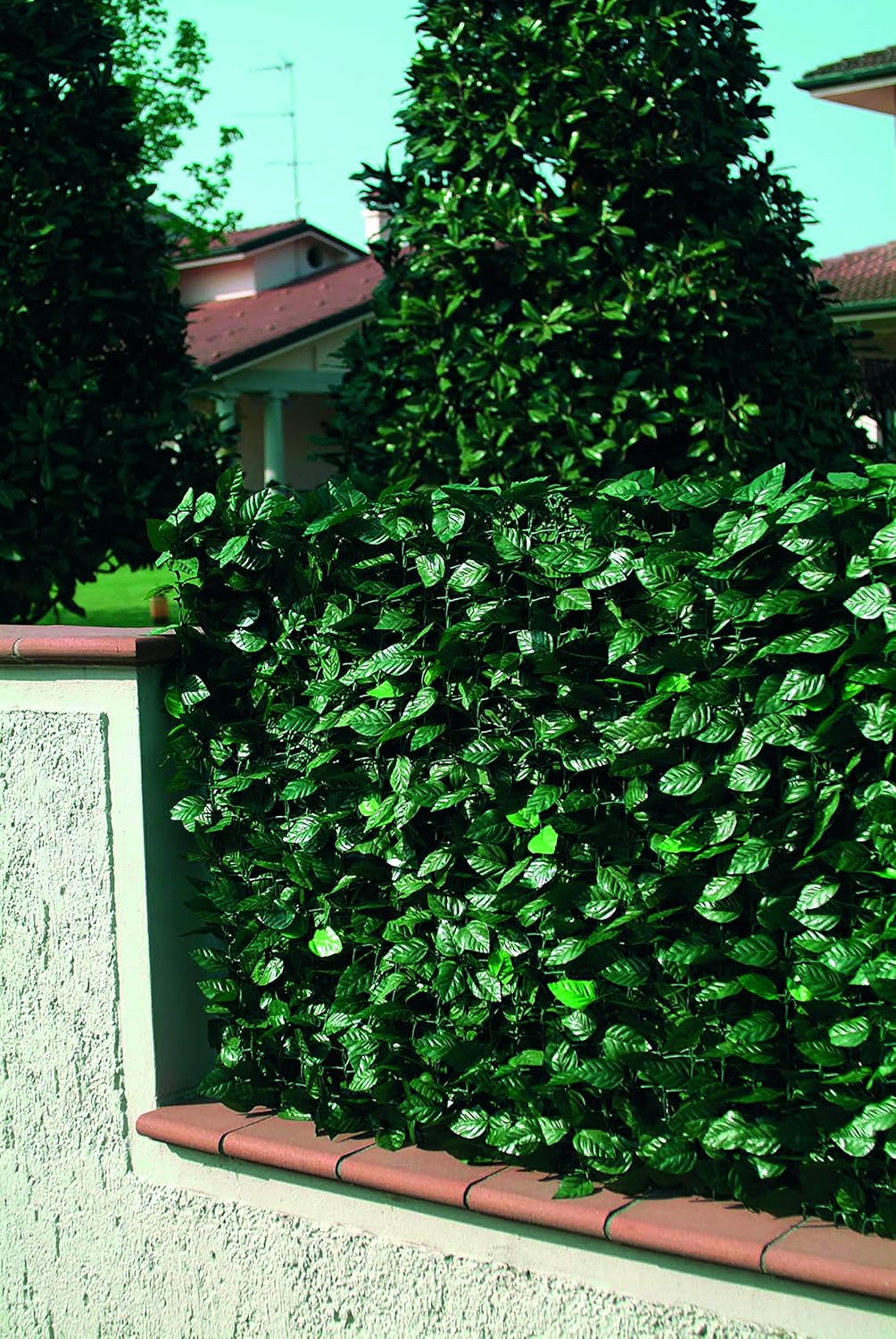 foto del prodotto s1098006 recinzione pvc con foglie lauro e rete ombreggiante 150x300 cm