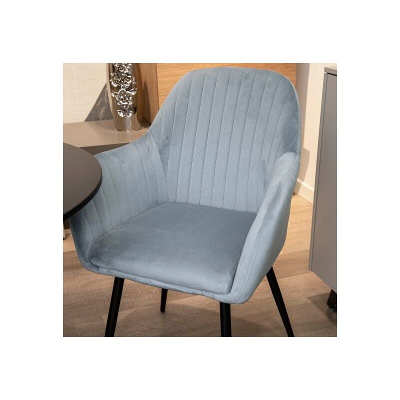 foto del prodotto san marco poltrona imbottita in velluto celeste con gambe in ferro nero 1 poltrona
