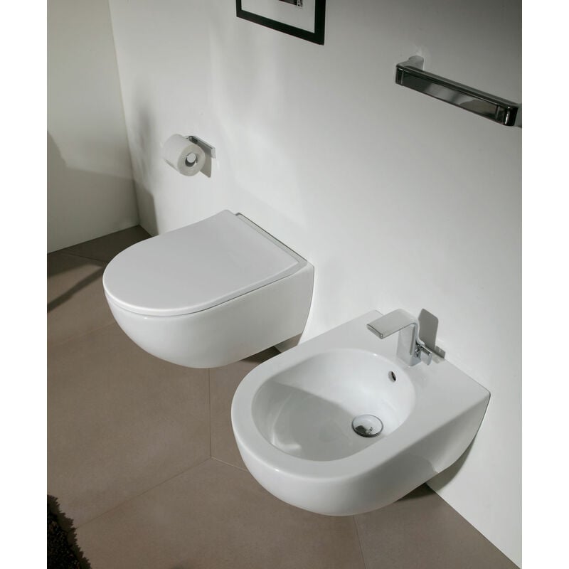 foto del prodotto sanitari app mini sospesi salvaspazio cm. 48 5x36 con sedile