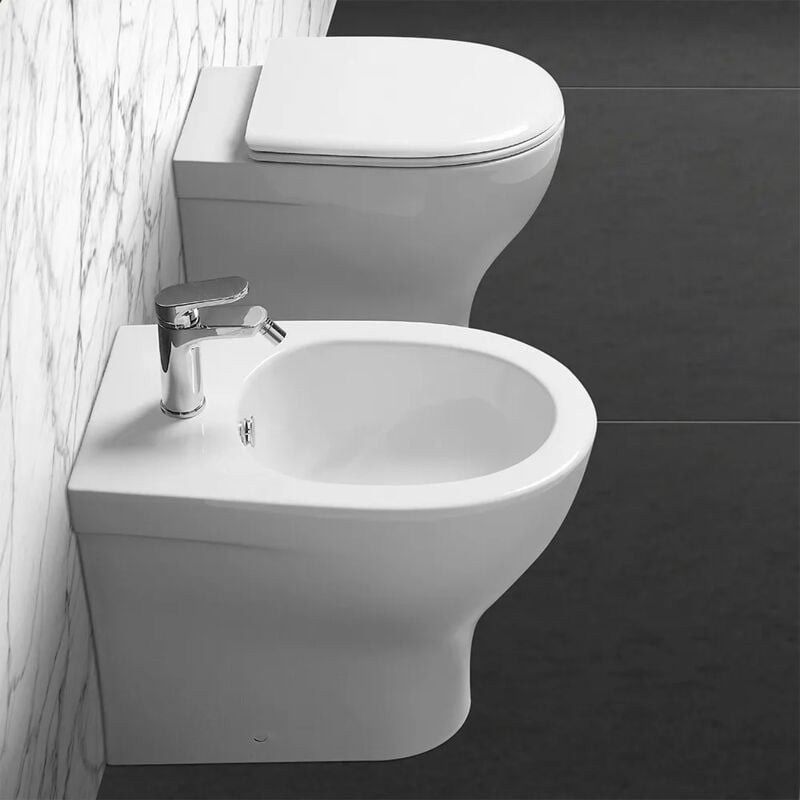 foto del prodotto sanitari filo muro azzurra serie pratica con copriwater incluso