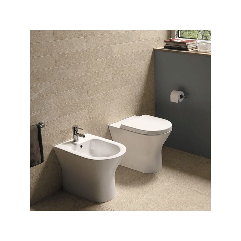 foto del prodotto sanitari filo muro resort rak ceramics wc, bidet, copriwater bianco