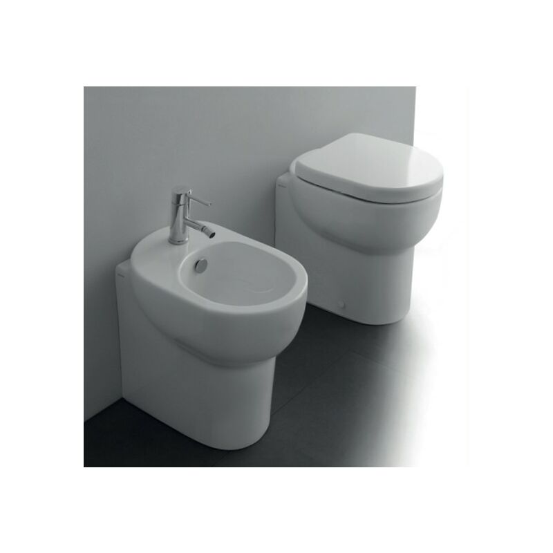 foto del prodotto sanitari m2 filomuro cm. 50x35 con sedile avvolgente standard di
