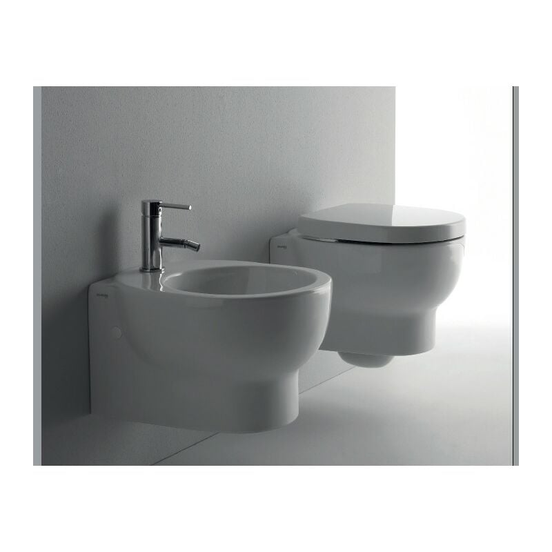 foto del prodotto sanitari m2 sospesi cm. 50x35 con sedile avvolgente standard di