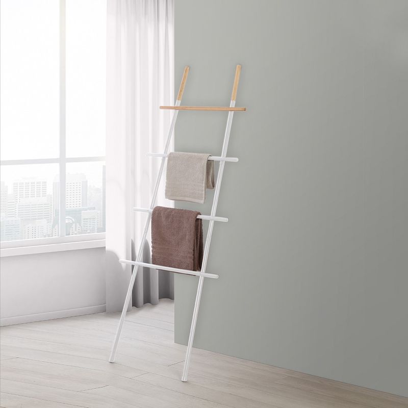 foto del prodotto scala porta asciugamani moderna in acciaio bianco con inserti in legno h 170 cm