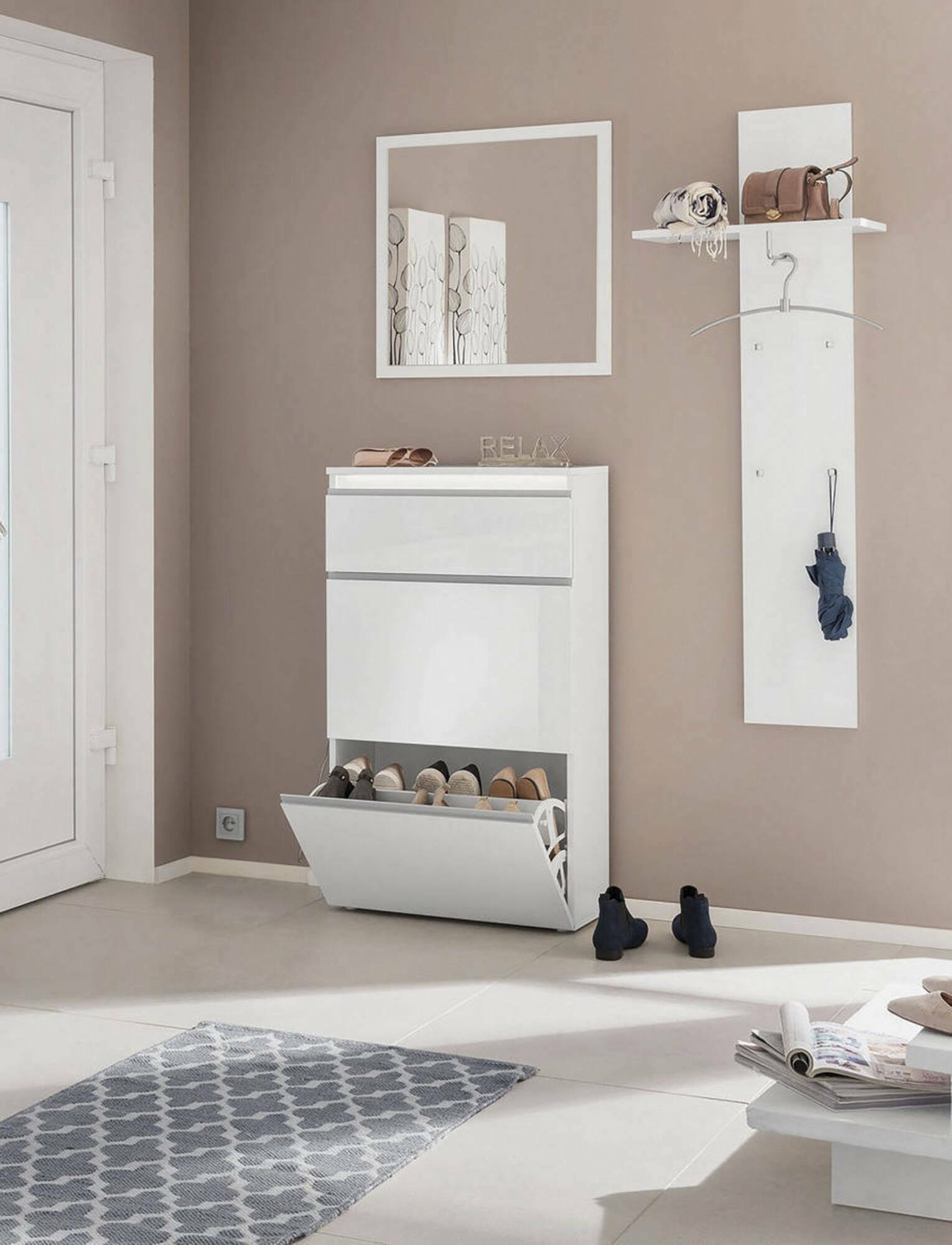 foto del prodotto scarpiera moderna, made in italy, a 2 ante e 1 anta a ribalta, portascarpe da ingresso, cm 60x27h108, colore bianco lucido, con imballo rinforzato