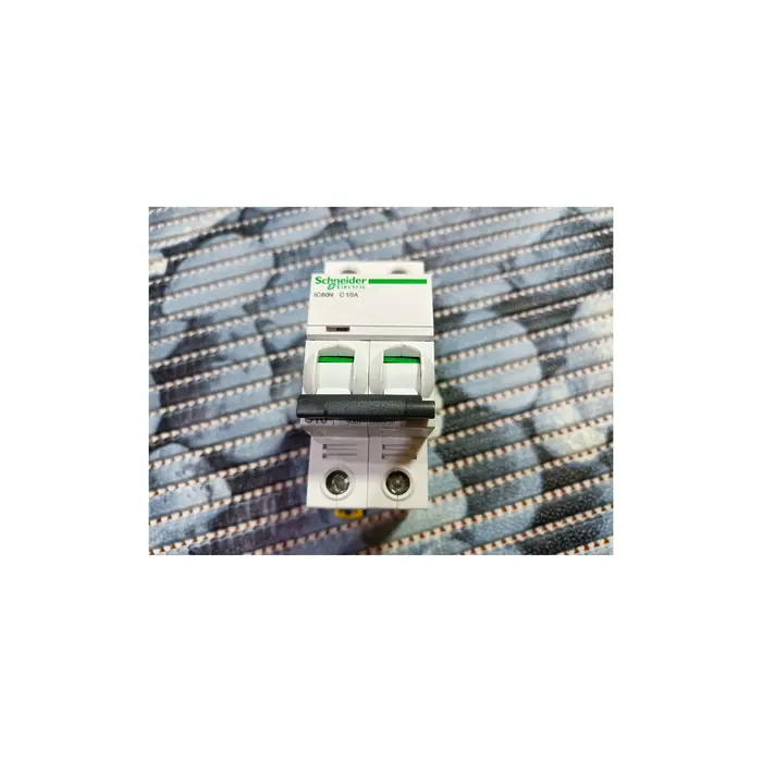 foto del prodotto schneider electric interruttore magnetotermico schneider ic60n 2p c 10a 6000a usato