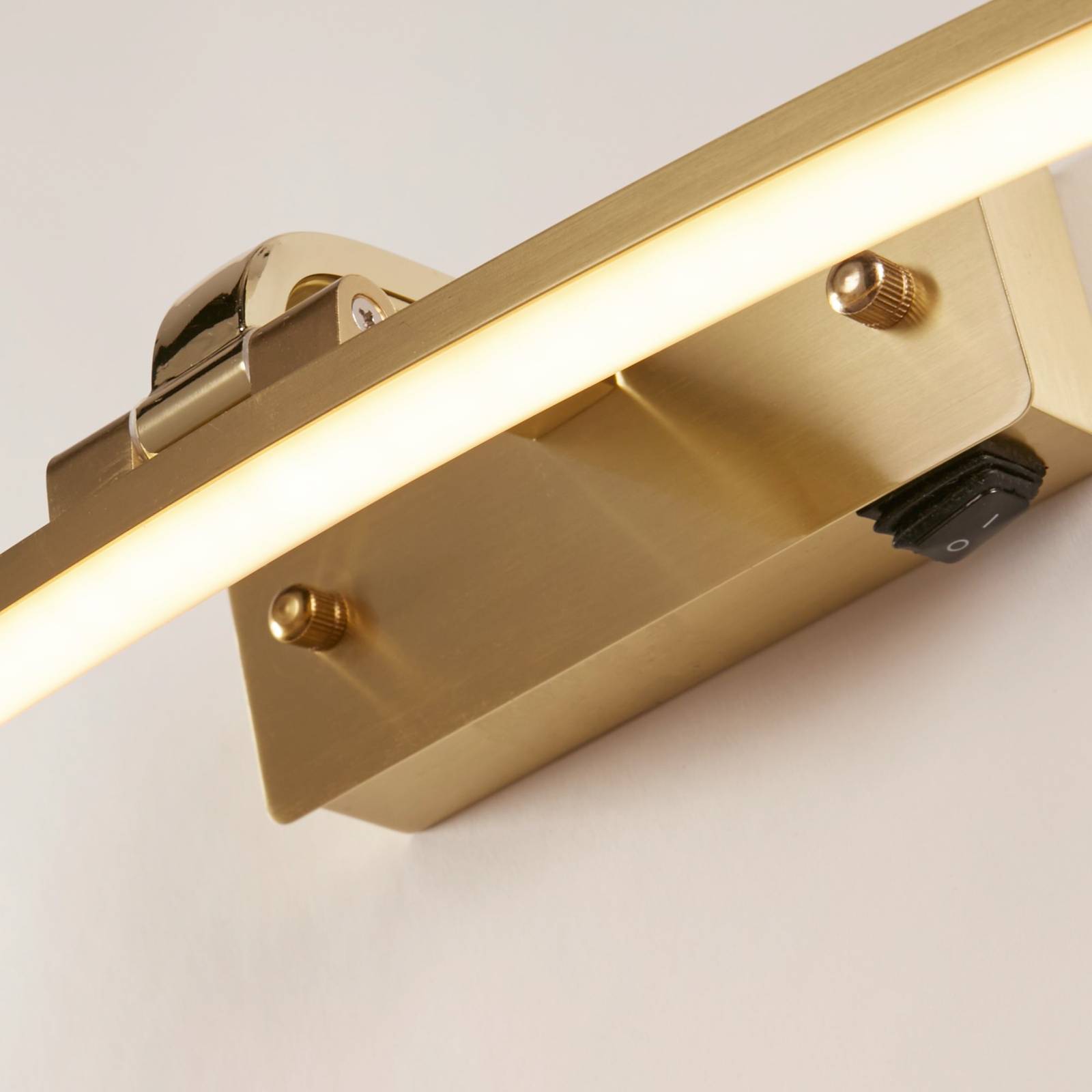 foto del prodotto searchlight applique a led santorini, larghezza 50 cm, ottone, inclinabile
