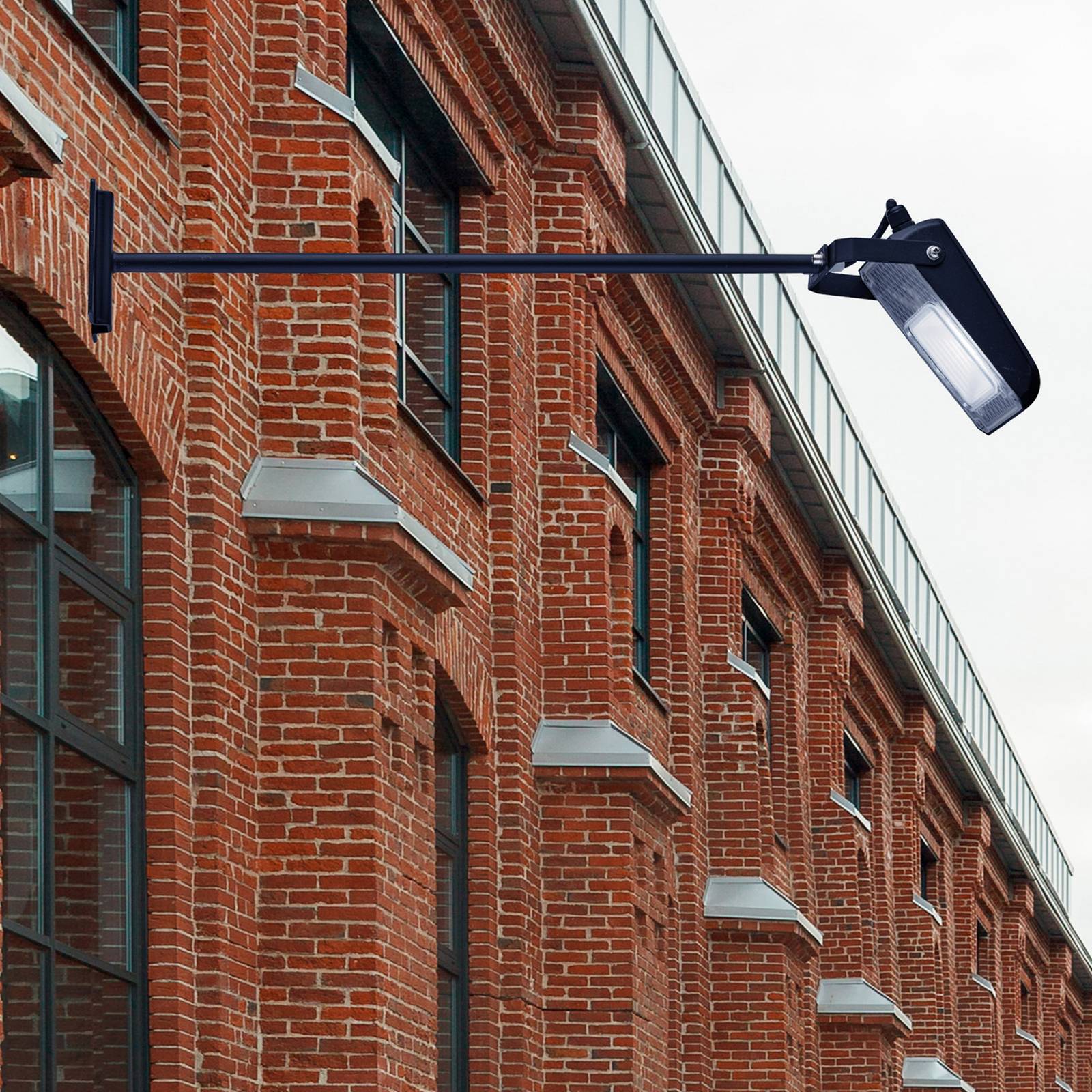 foto del prodotto searchlight applique led esterni pub con braccio lungo, ip65
