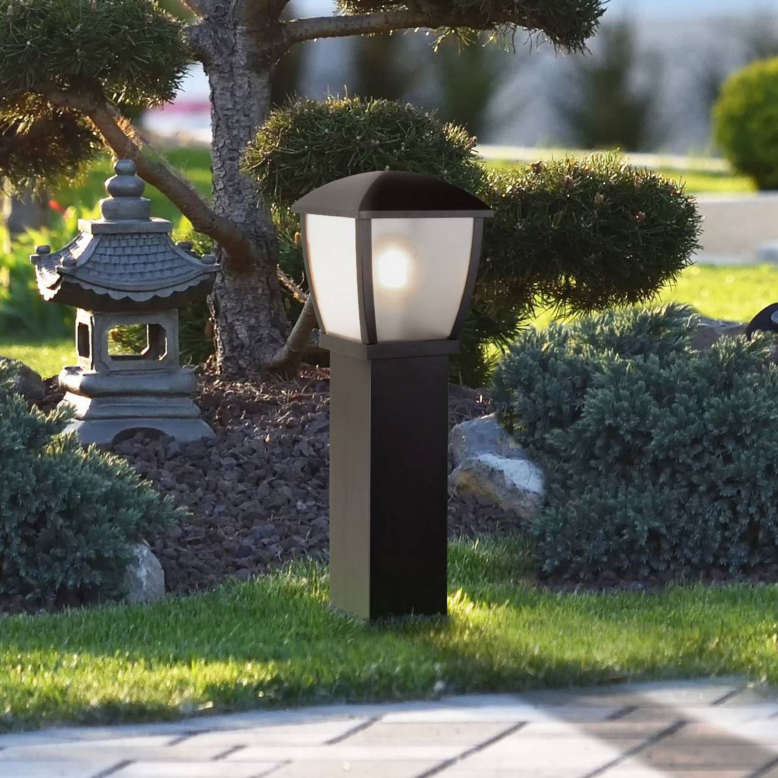 foto del prodotto searchlight lampione seattle, ip44, nero, altezza 73 cm, metallo