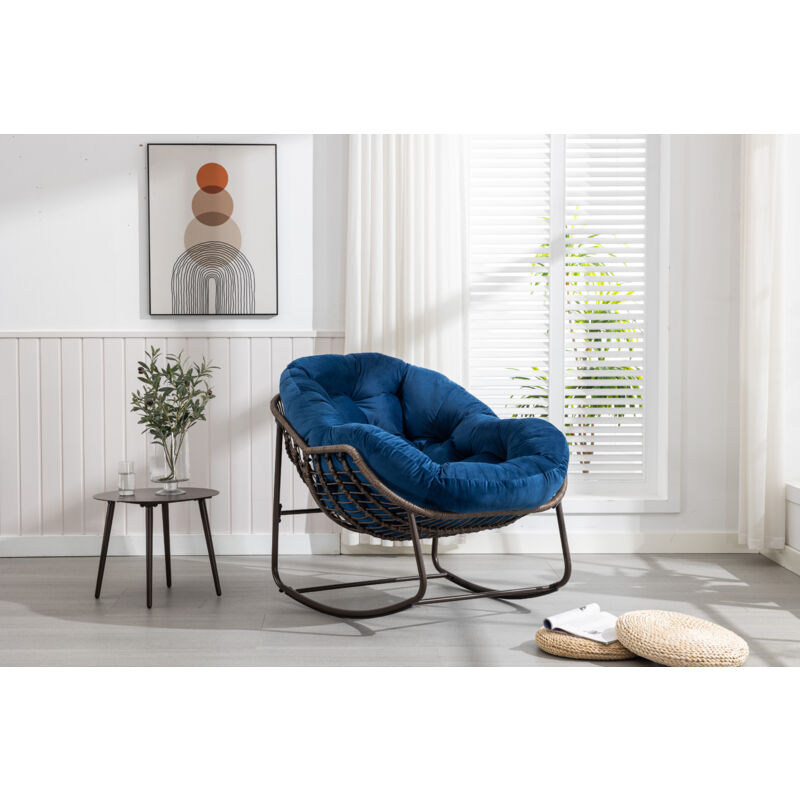 foto del prodotto sedia a dondolo da esterno in rattan, poltrona reclinabile a dondolo con cuscino imbottito per portico, soggiorno, patio, giardino, blu navy