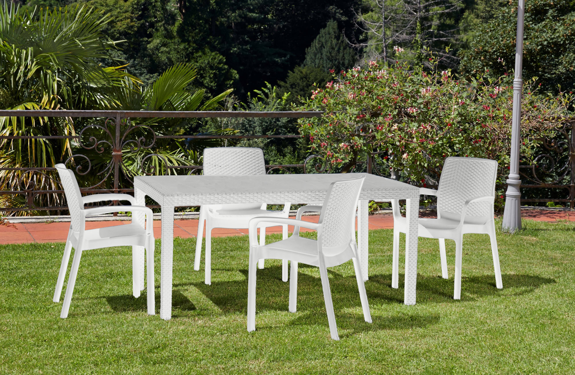 foto del prodotto sedia da esterno anacleto, seduta da giardino, sedia per tavolo da pranzo, poltrona outdoor effetto rattan, 100 made in italy, set da 4, cm 54x60h82, bianco
