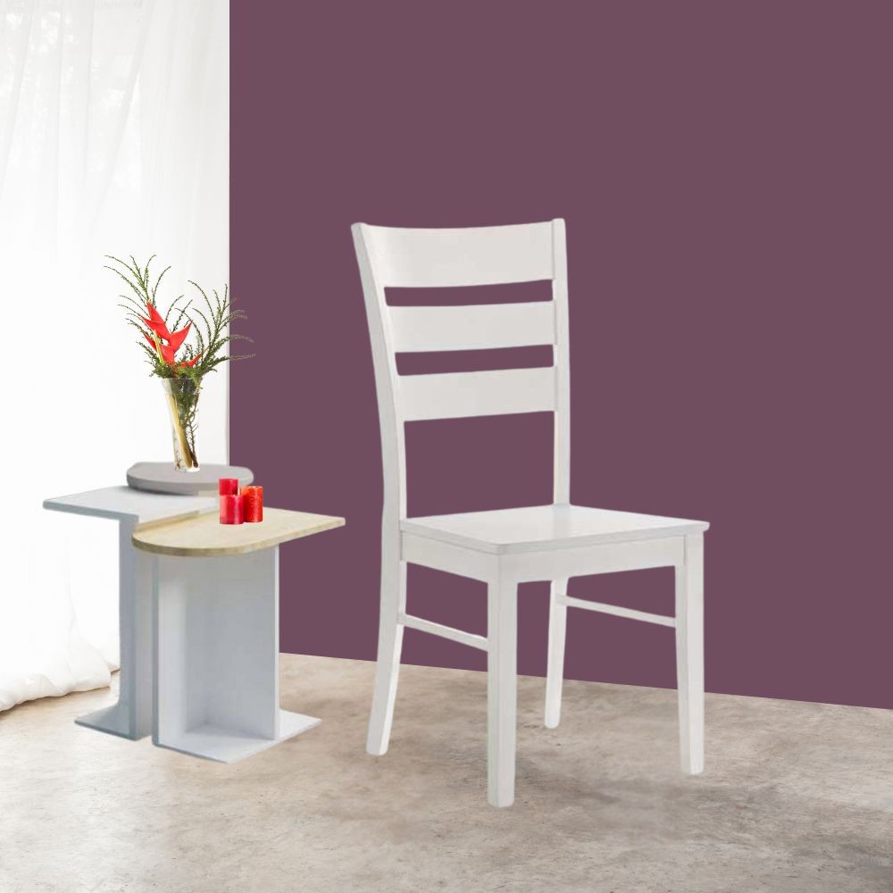 foto del prodotto sedia in legno lisa colore bianco laccato opaco h 99x46x54.5 cm.