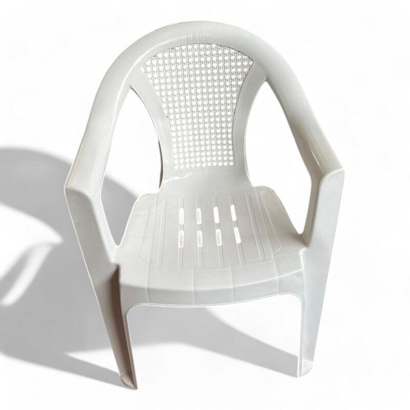 foto del prodotto sedia in resina bianca resistente impilabile per esterno con schienale effetto rattan