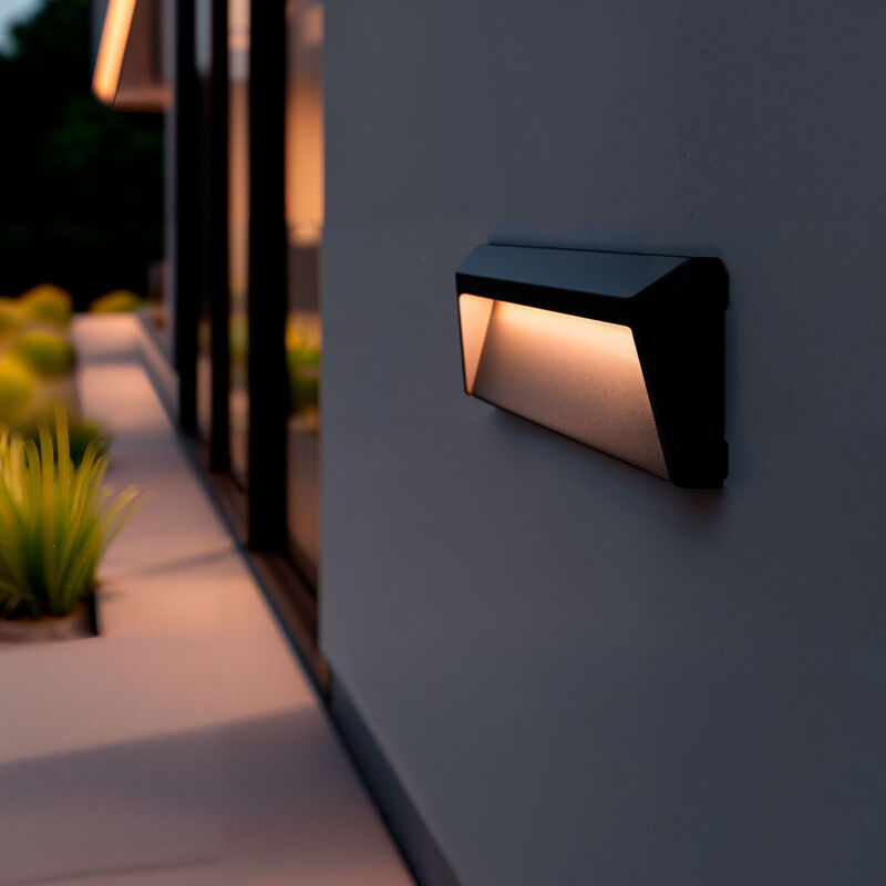 foto del prodotto segnapasso led da superficie chester ip65 2w grigio bianco caldo 3000k
