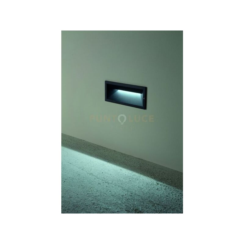 foto del prodotto segnapasso shade nero led 4000k 620lm 13w ip65 l.25x10cm