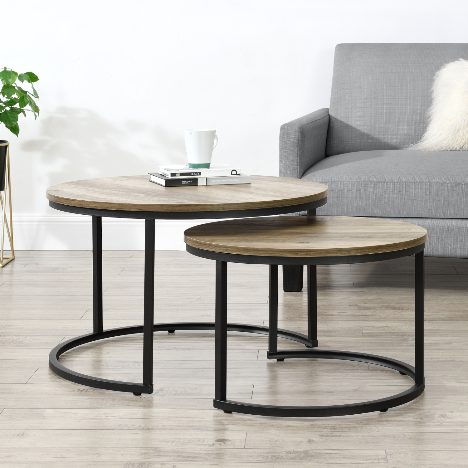 foto del prodotto set christchurch 2 tavolini sovrapponbili con piani rotondi effetto legno scuro en.casa 