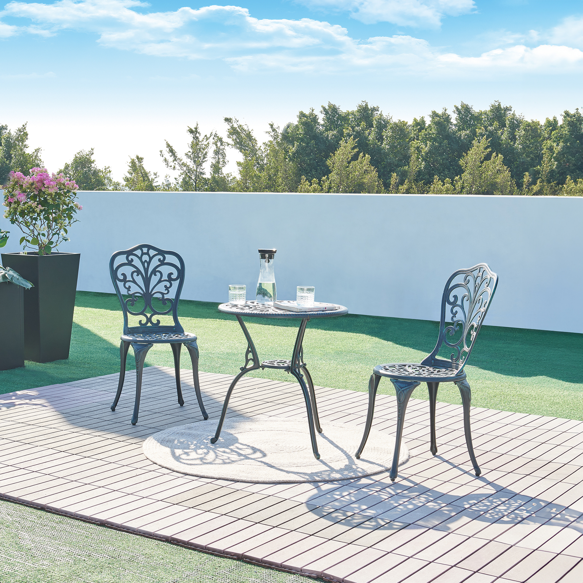 foto del prodotto set da bistrot lupsam tavolo rotondo e 2 sedie in alluminio grigio scuro con patina verde casa.pro