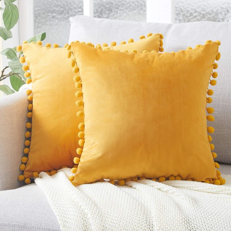 foto del prodotto set di 2 cuscini in velluto con pompon, federa decorativa semplice, 45 x 45 cm, giallo