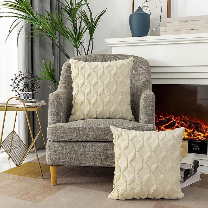 foto del prodotto set di 2 federe decorative quadrate in pelliccia sintetica, crema beige, super morbide, di lusso, per divano e soggiorno, 45x45 cm bebusingoto