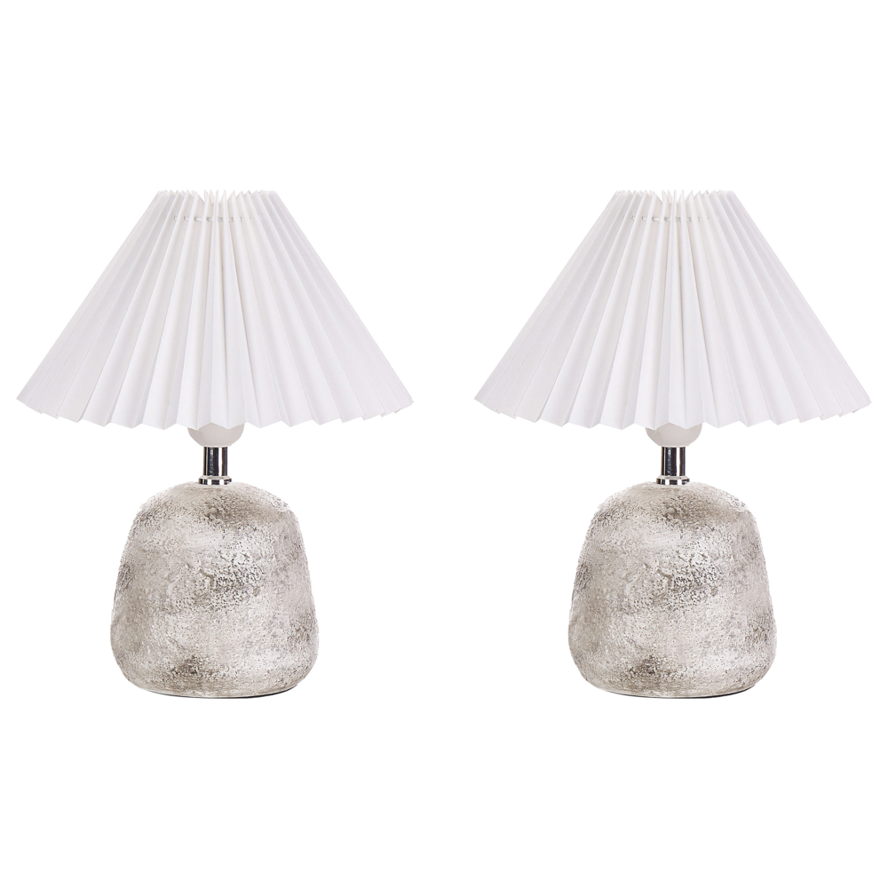 foto del prodotto set di 2 lampade da tavolo base in ceramica bianca e grigia paralume sintetico plissettato luce notturna da comodino