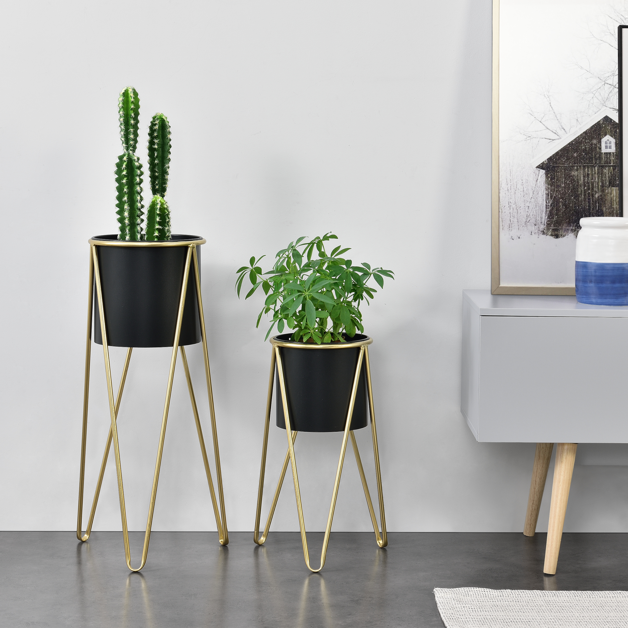 foto del prodotto set di 2 portavasi in metallo supporto per piante in 2 misure diverse con coprivaso nero e color oro