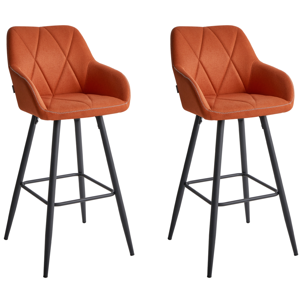 foto del prodotto set di 2 sgabelli bar tessuto arancione con braccioli schienale trapuntato gambe in metallo nero