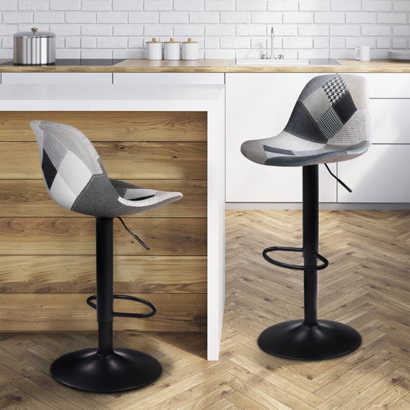 foto del prodotto set di 2 sgabelli da bar design con motivo patchwork nero, grigio y bianco karl