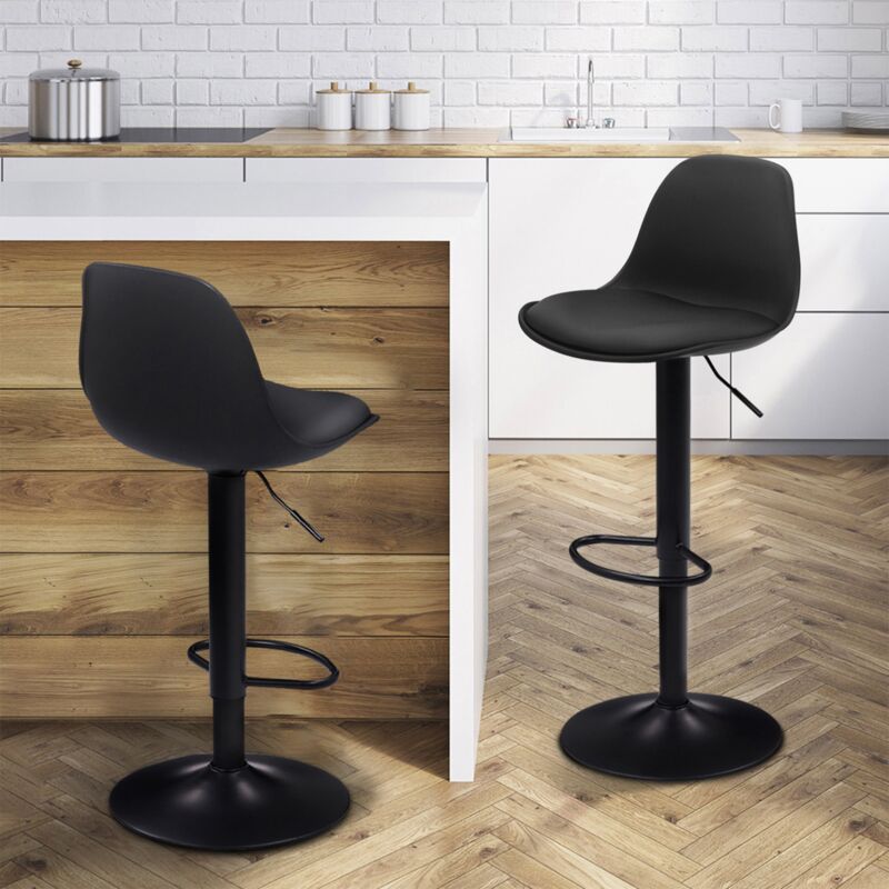 foto del prodotto set di 2 sgabelli da bar karl design con piede nero