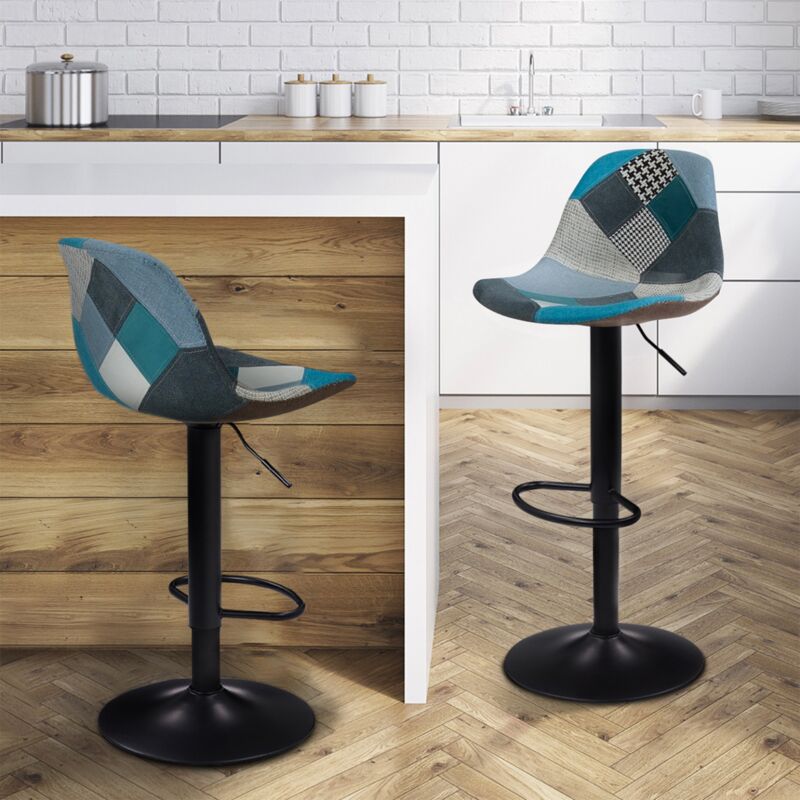foto del prodotto set di 2 sgabelli da bar karl patchwork blu con gambe nere