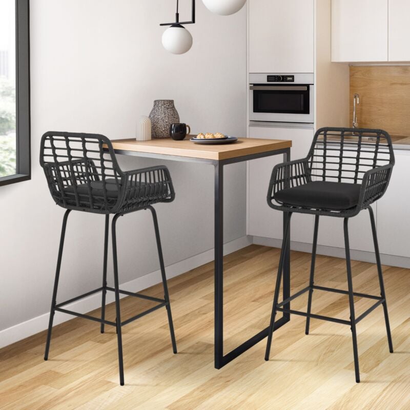 foto del prodotto set di 2 sgabelli da bar summer con braccioli effetto rattan nero e gambe in metallo nero