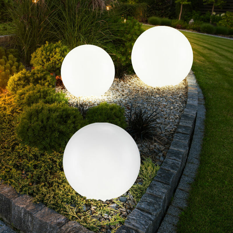 foto del prodotto set di 3 luci solari a globo a led per esterni illuminazione del giardino lampade a innesto per aiuole 20, 25 e 30 cm